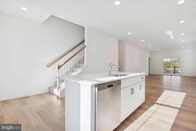 Building Photo - 152 SILVERSMITH Rd