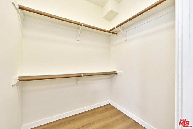 Building Photo - 2864 Sunset Pl