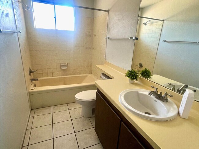 Building Photo - 2328 W Las Lomitas