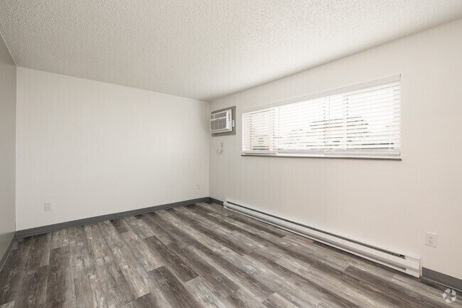 1BR, 1BA - 650SF - Living Room - Briarwood Apartments
