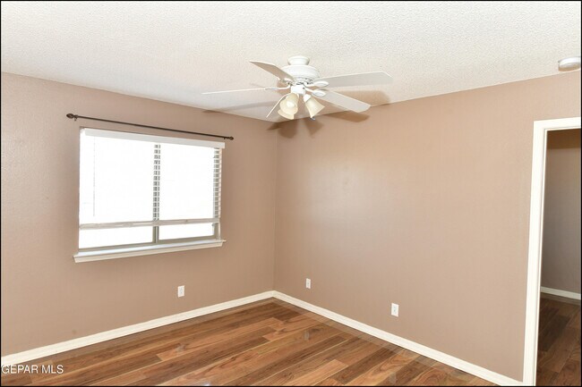 Building Photo - 3257 Sunset Point Dr