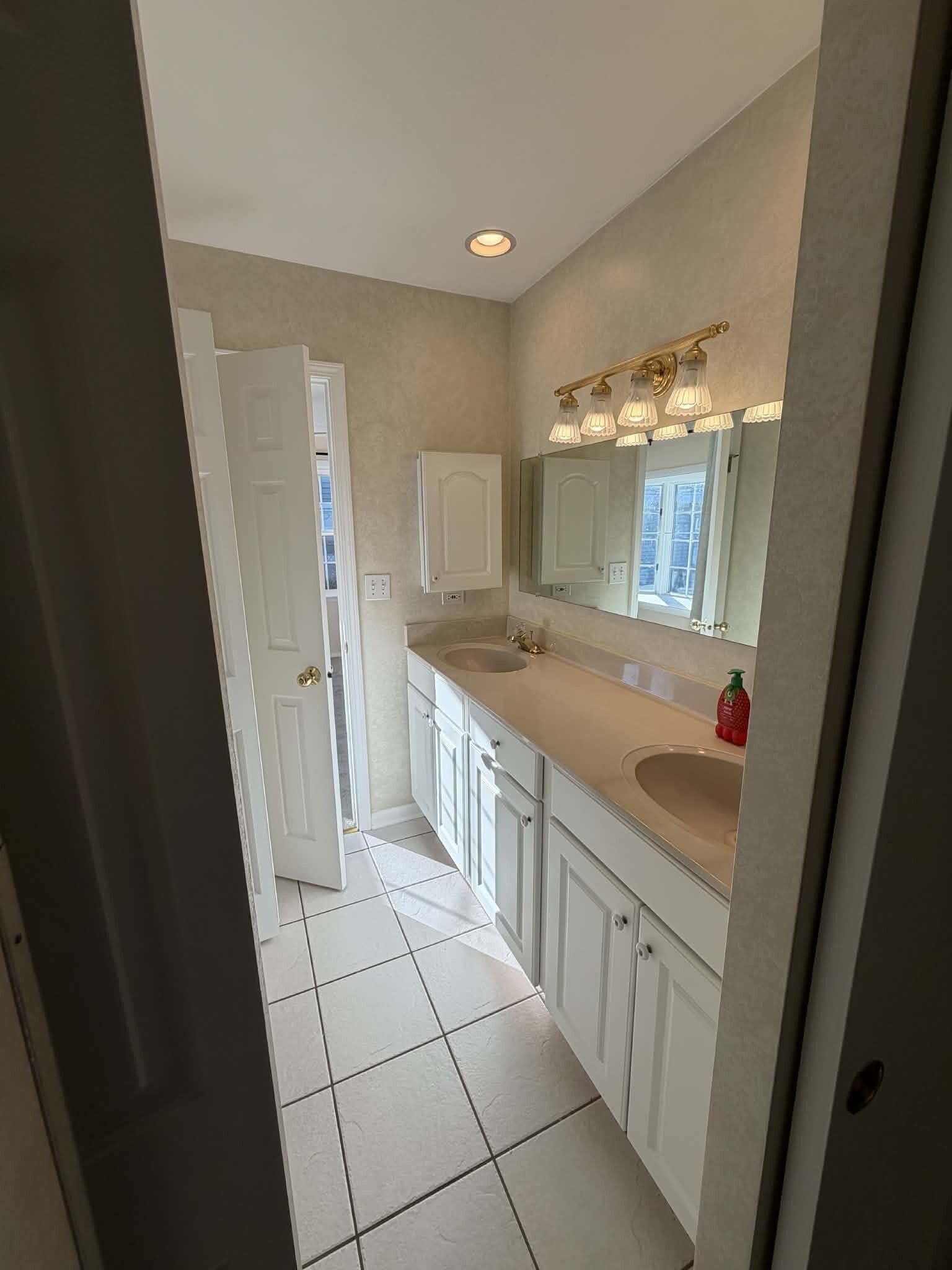 Building Photo - 1730 N Ridge Ave