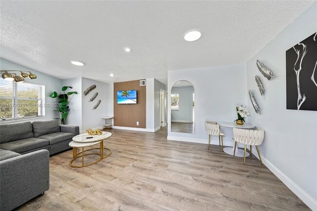 Building Photo - 1051 NE 163rd St