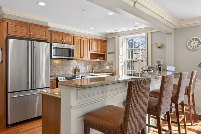 Building Photo - 7 Islington St