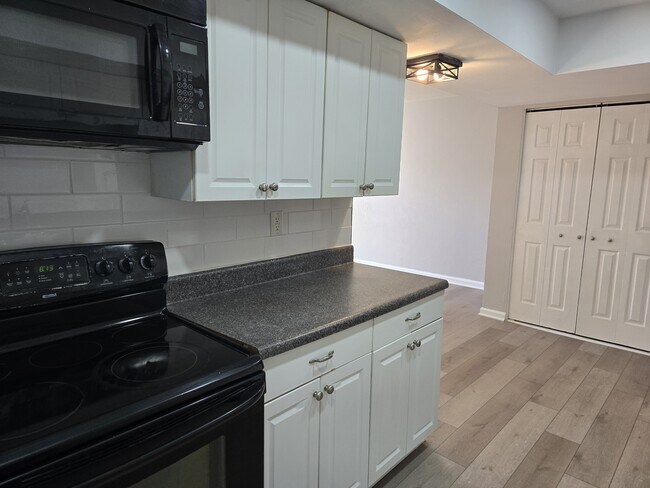 Building Photo - 606 Redkirk Ln