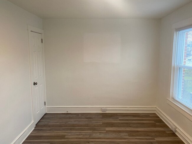 Building Photo - Cozy 2 Bedroom Home with Central Air!