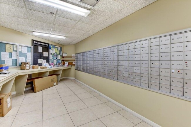 Building Photo - Furnished 3rd Floor Condo Overlooking The Golf Course