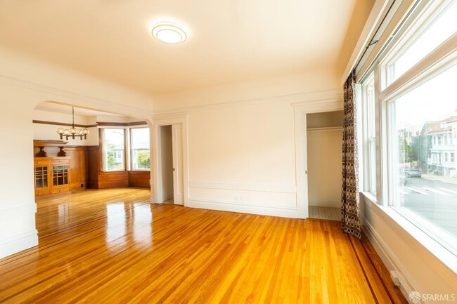 Building Photo - 1301 4th Ave