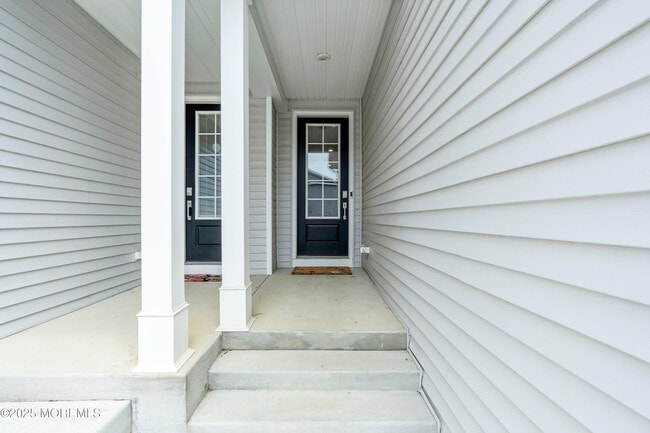 Building Photo - 303 Pilot St