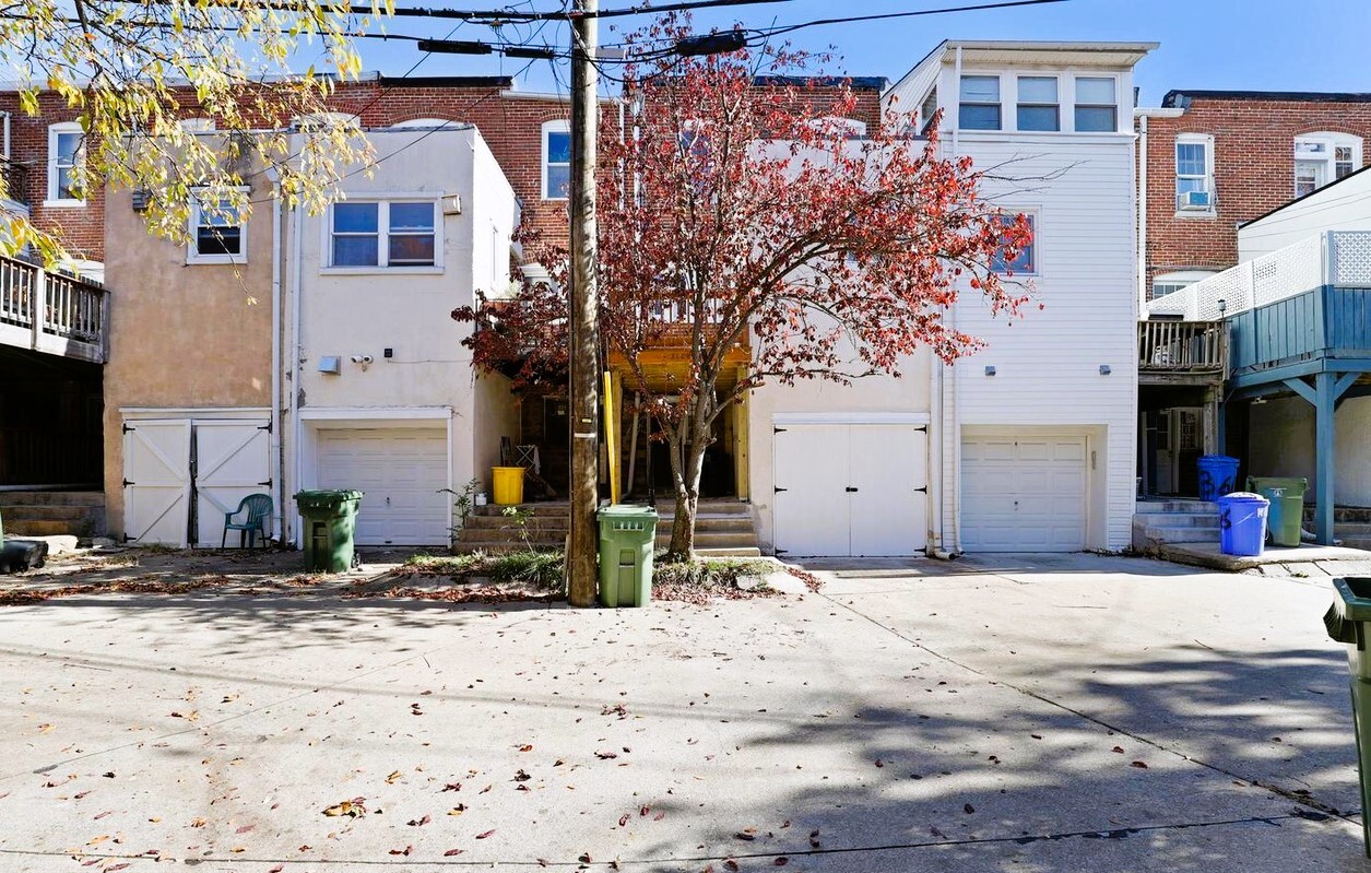 Building Photo - 3608 Elkader Rd