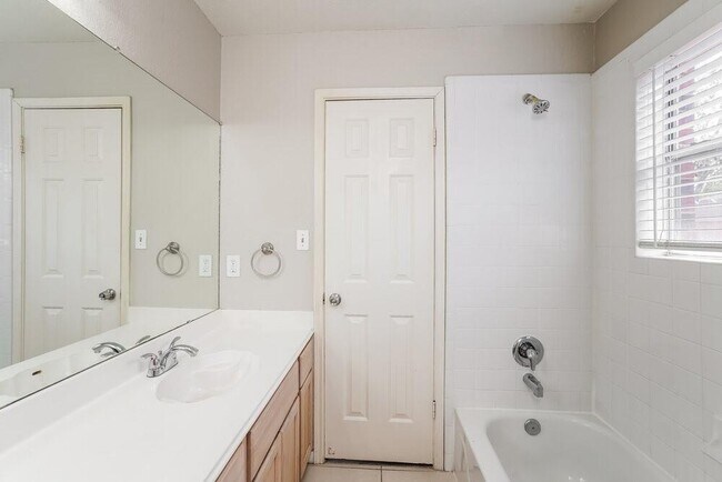 Building Photo - 6422 Garden Canyon Dr