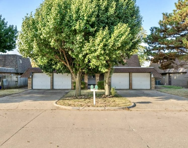 Building Photo - 12025 Ashford Dr