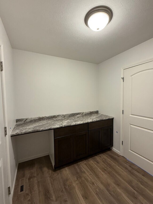Building Photo - NEWLY REDESIGNED 4BR Basement home!!!!