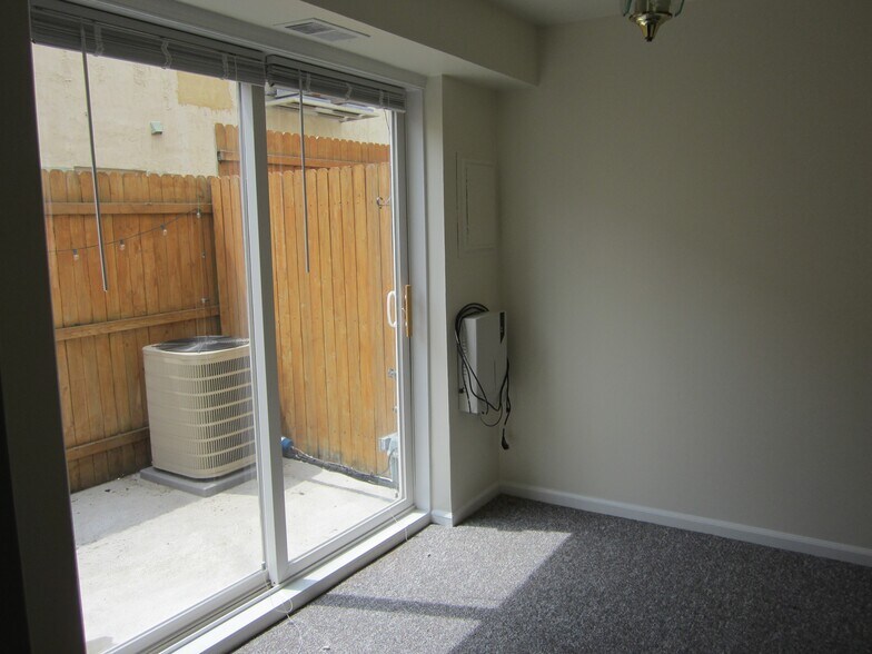 Building Photo - 310 S Olive St