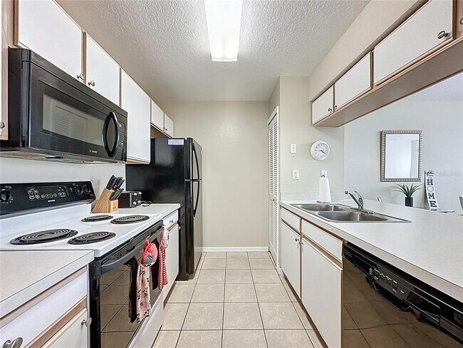 Building Photo - 8716 Rain Forest Pl