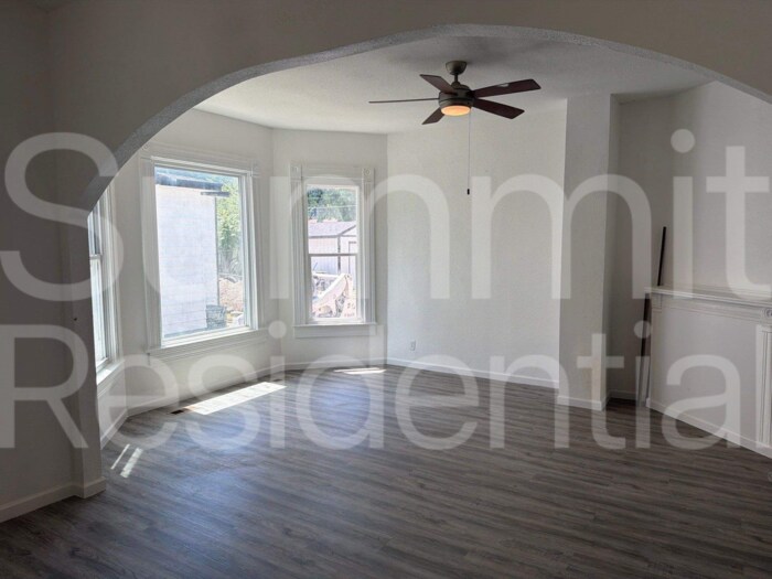 Building Photo - 1422 10th St