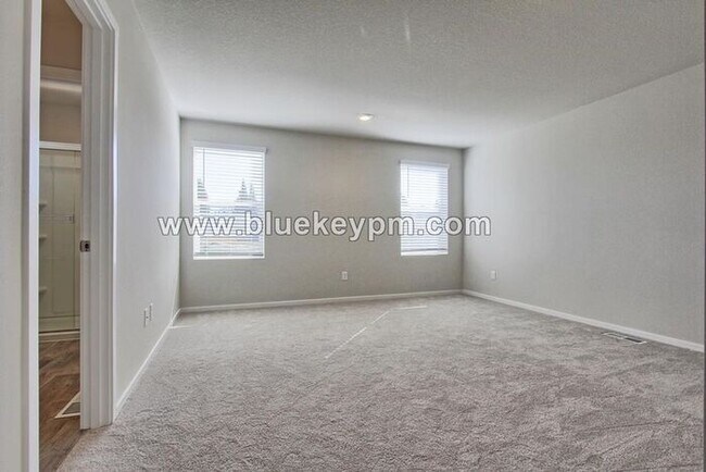 Building Photo - 4 Bed, 2.5 Baths Home in Ridgefield