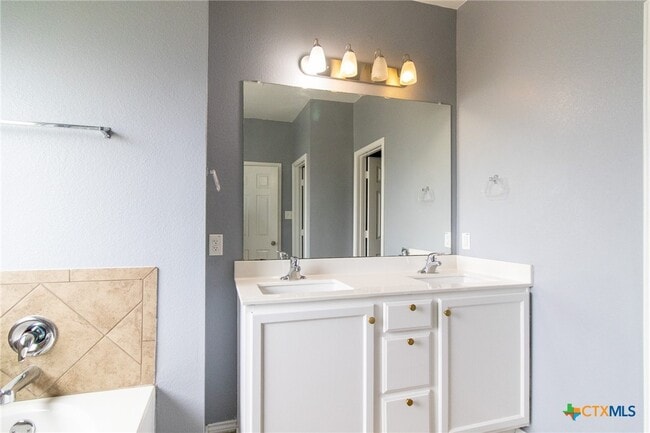 Building Photo - 6505 Clear Brook Dr