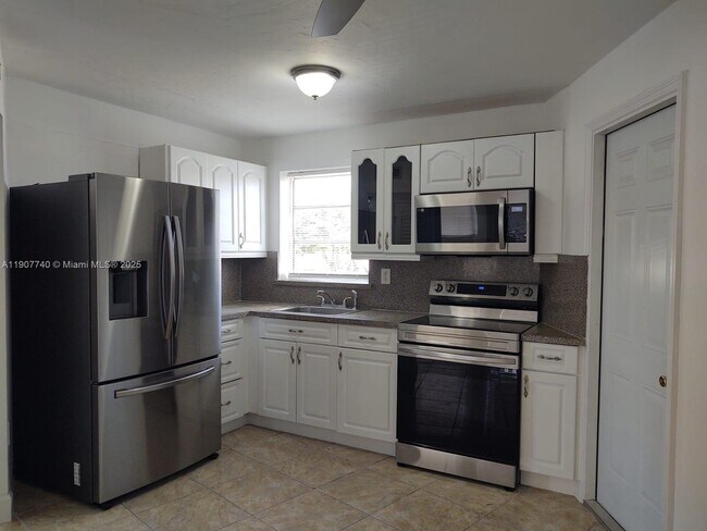 Primary Photo - 1611 NE Miami Gardens Dr