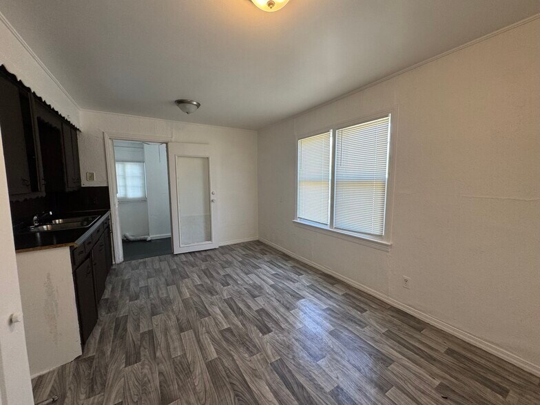 Building Photo - 2108 NE 18th St