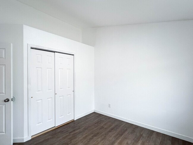 Building Photo - 3664 Mirage Cir