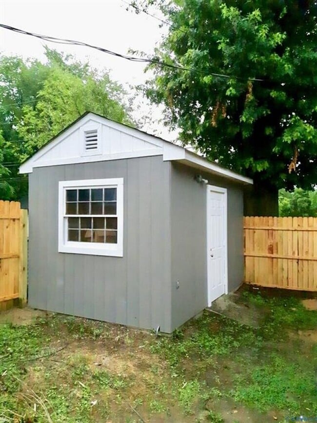 Building Photo - Beautifully renovated 2-story home with ensuite near Brookland Park Blvd