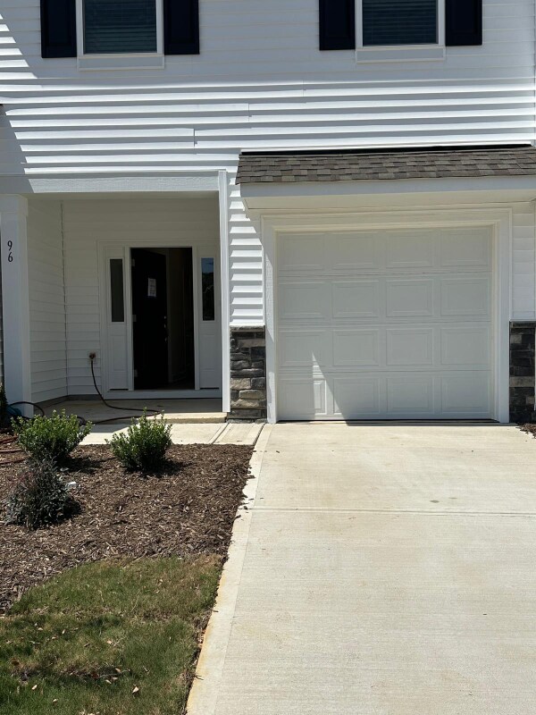 Building Photo - 90 Hyacinth Ln