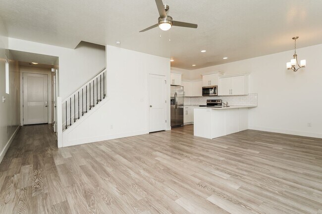 Building Photo - Beautiful 3 Bed, 2.5 Town Home! Available Now! See Our 3D Tour of This Property! Available NOW!