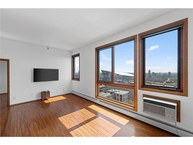 Building Photo - 433 S 7th St