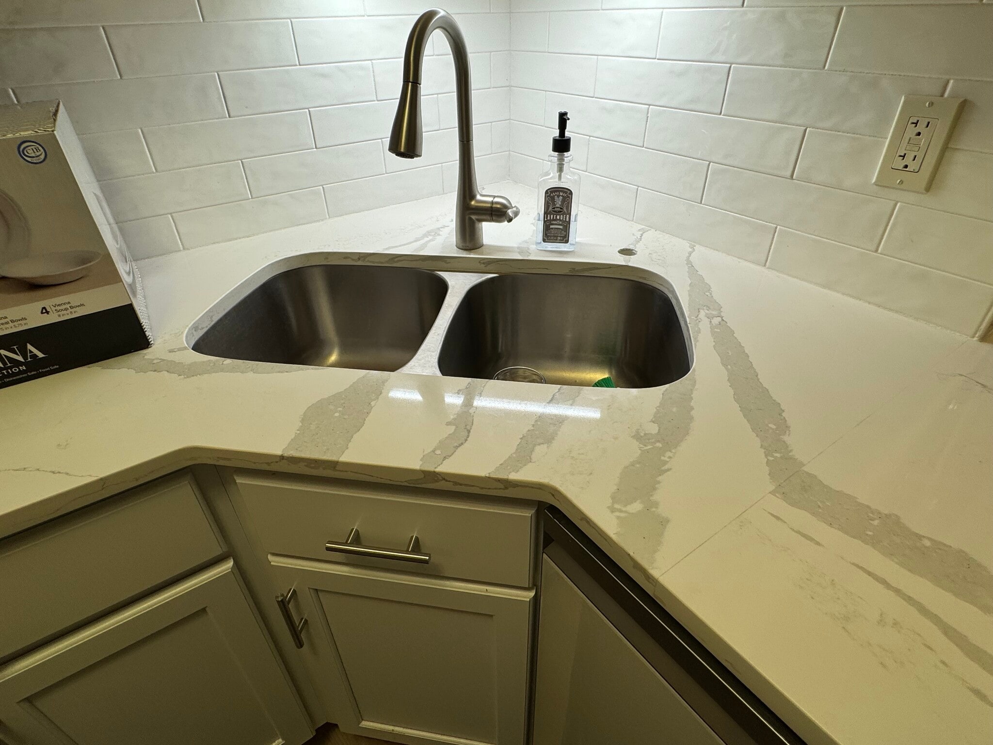 Kitchen - 7500 Cahill Rd