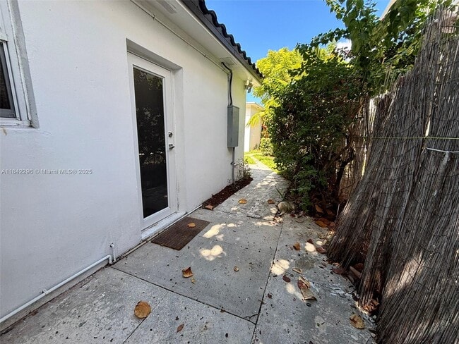 Building Photo - 1933 SW 17th Ct
