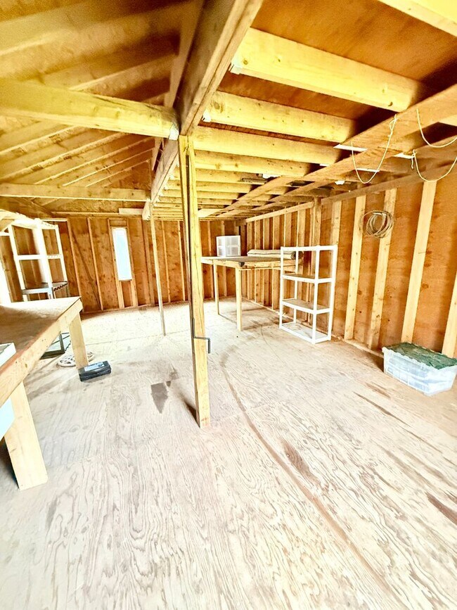 Building Photo - Beautiful house in Maple View Meadows.