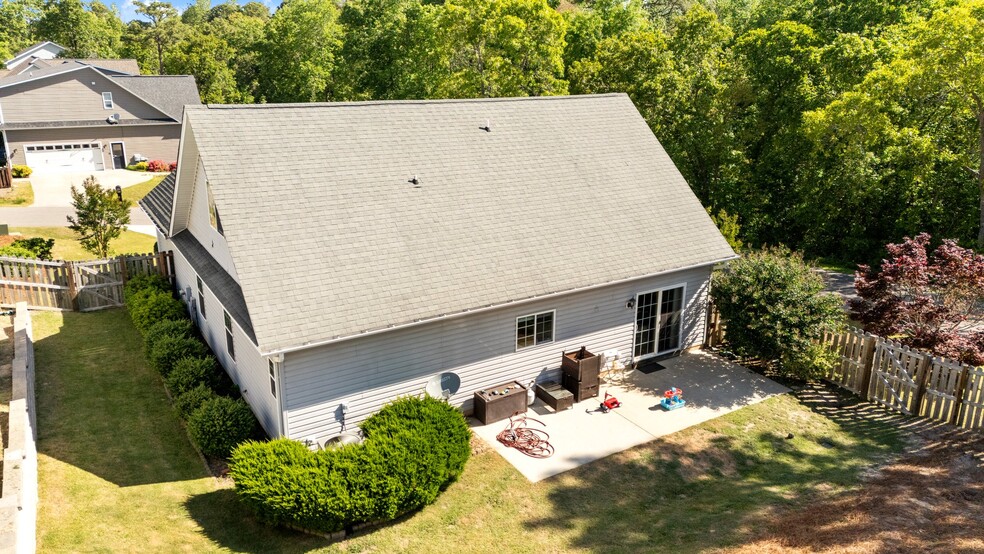 Building Photo - 5 Adams Cir