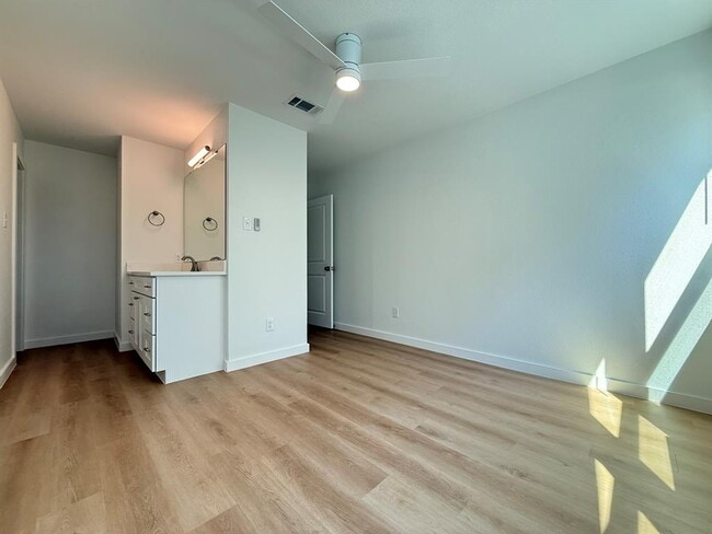 Building Photo - 13339 Water Oak Ln
