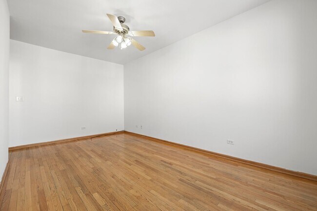 Building Photo - 613 W 43rd Pl