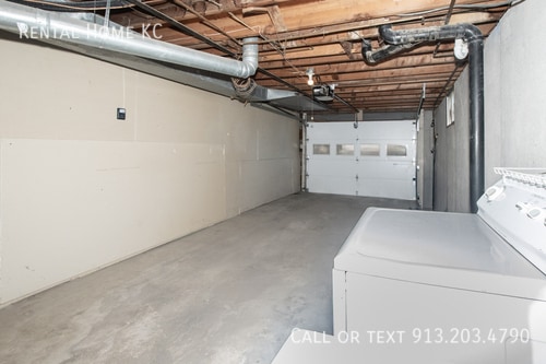 Building Photo - 942 S 57th St