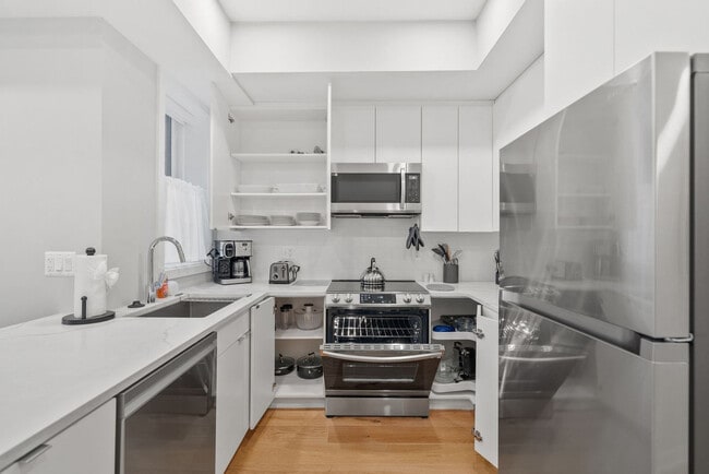 Building Photo - 418 D St SE