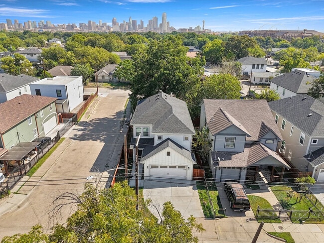 Building Photo - 3122 Chihuahua Ave