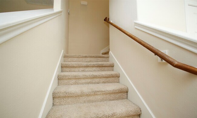 Building Photo - 14 BowerBank Ct