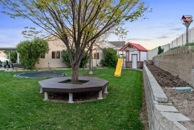Building Photo - 2521 Apricot Pl