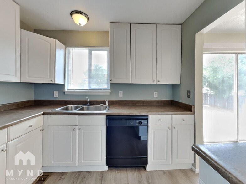 Building Photo - 9894 W Polk Pl