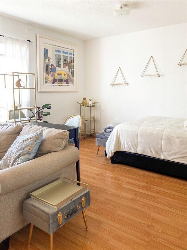 Building Photo - 820 Euclid Ave