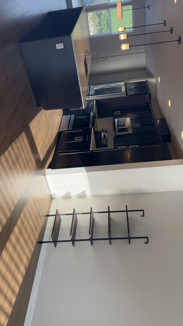 Building Photo - Modern 3-Bedroom Condo in the Heart of Lyn...