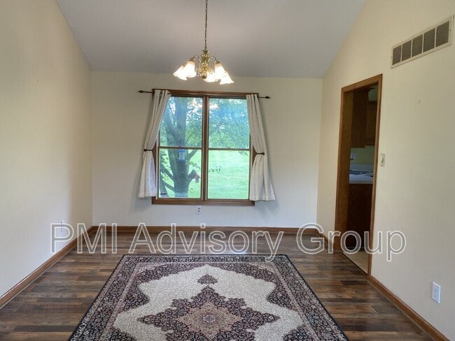 Building Photo - 5435 SW Urish Rd