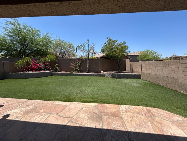 Building Photo - COMING SOON.  Pets Welcome. Turf backyard. Quiet cul-de-sac lot. Bonus Room/loft. 3 blocks to awa...