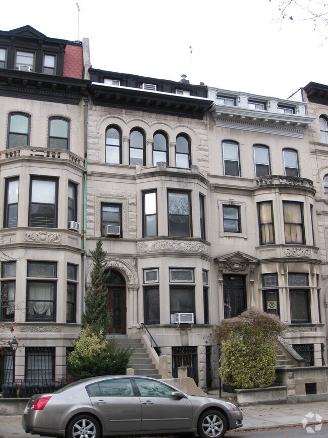 Building Photo - 202 8th Ave