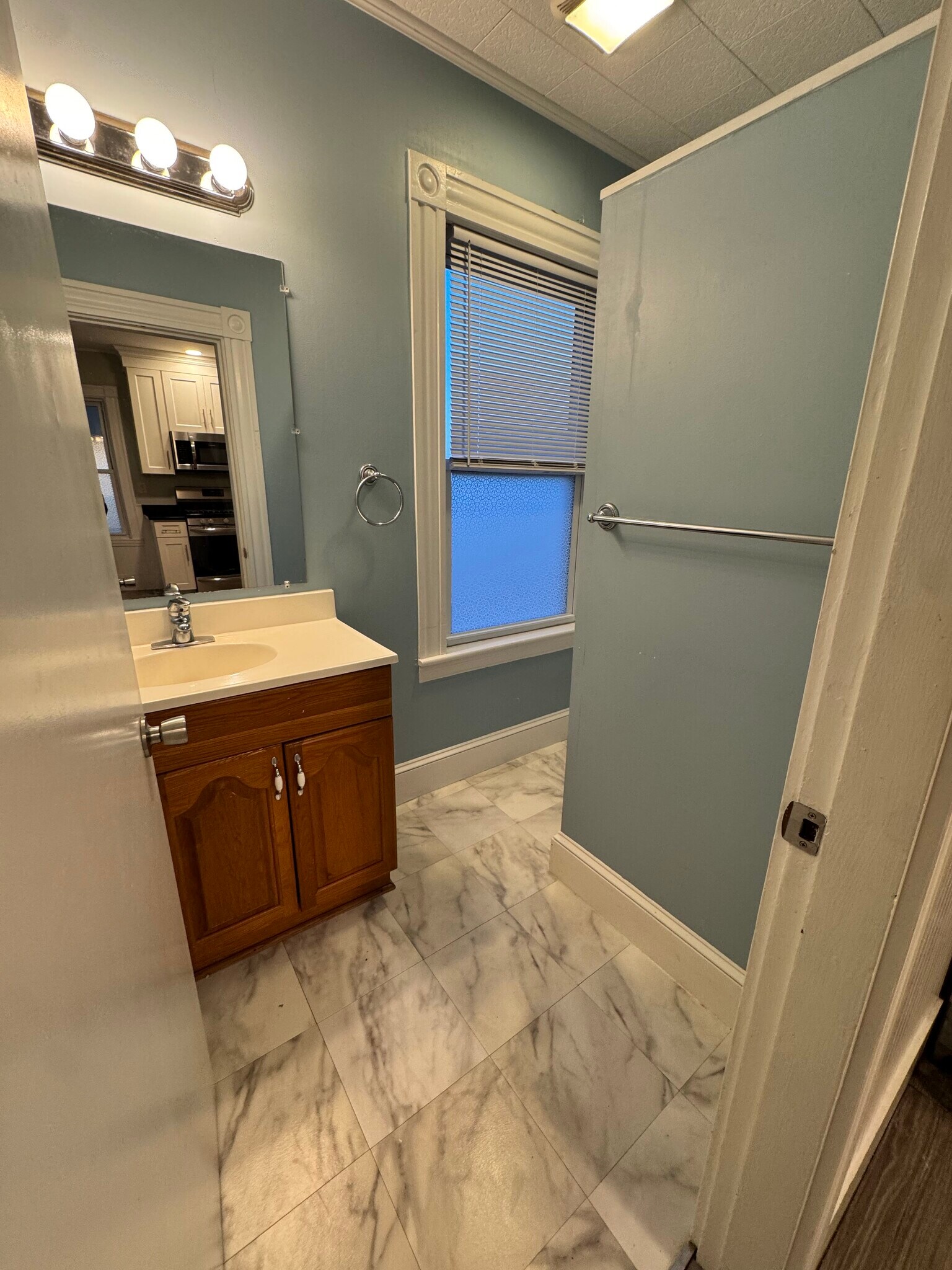 Building Photo - 10 Crescent Hl