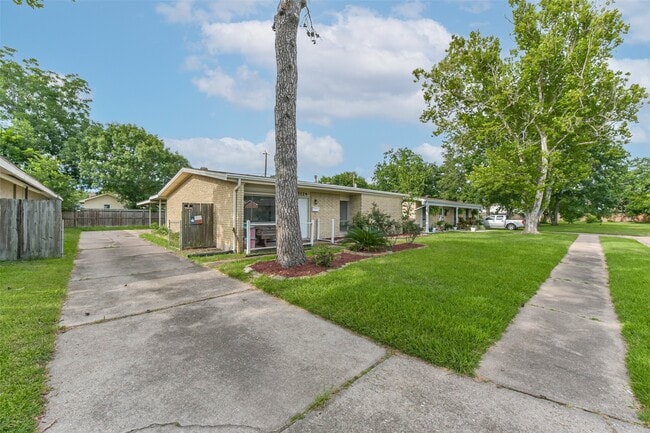 Building Photo - 1124 Helen Dr
