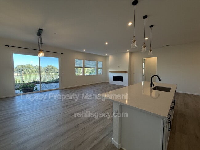 Building Photo - 8283 Humble Ct