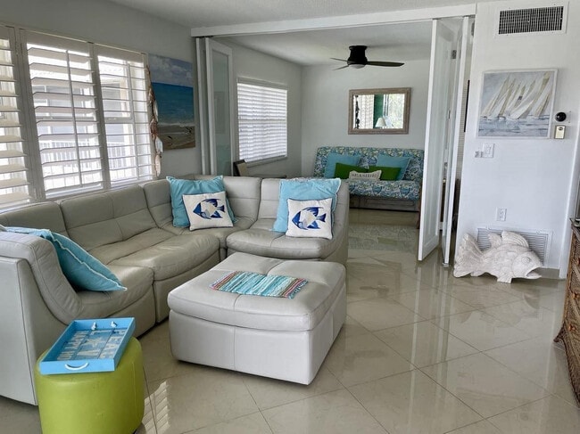 Building Photo - 745 SE 19th Ave